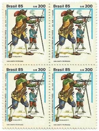 QC1478MINT - Trajes e Uniformes Militares - 1985 - MINT