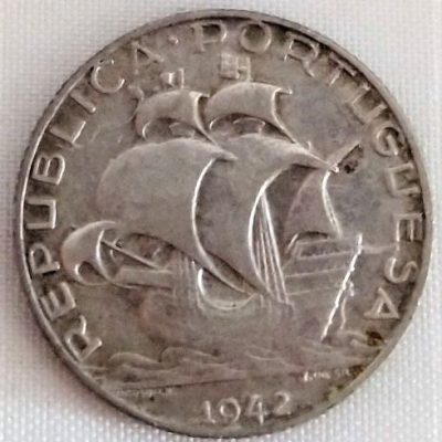 Moeda Portugal - Km580 - 2e1/2 Escudos - 1942 - Prata - 3,50 Gr - 20,41 mm